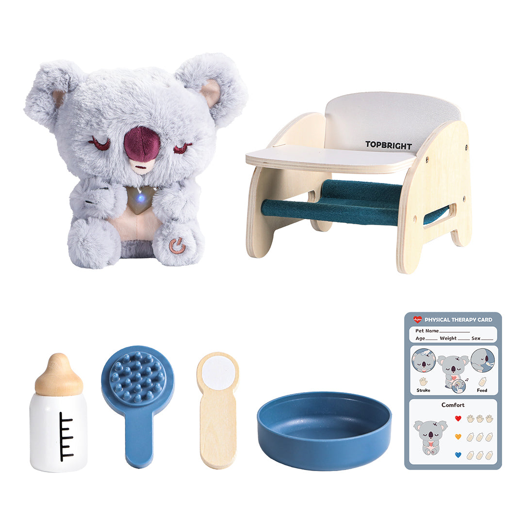 Von dem Baby Hochstuhl aus Holz über Futterschüssel und Löffel bis hin zu einer Bürste: Das umfangreiche Zubehör regt die Fantasie an und macht jedes Spiel zu einer neuen Geschichte.